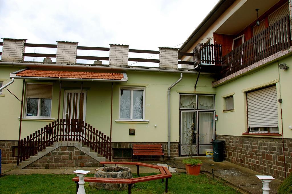 Kovacs Vendeghaz Apartment Mátraderecske Exterior photo